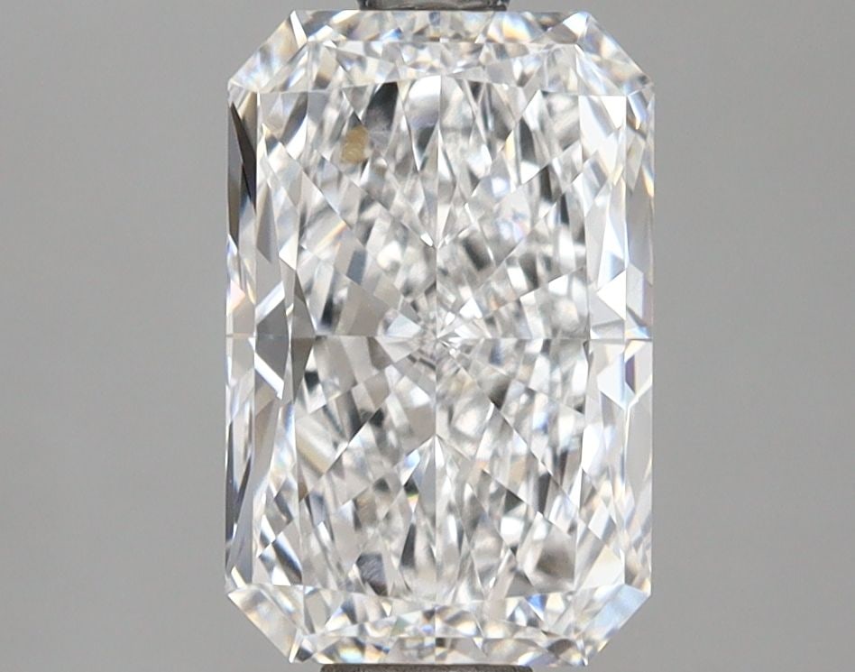 Loose Diamond - RADIANT 1.93ct D IF: Loose Diamond - RADIANT 1.93ct D IF Source: This is a real non-mined Diamond that has been grown in a lab Shape: RADIANT Carats: 1.93 Color: D Clarity: IF Certification: IGI Video: Video Link 