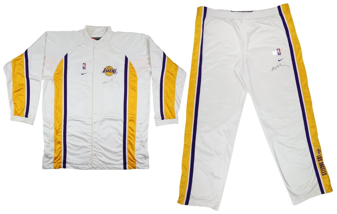 Kobe Bryant Signed 2002-03 Lakers Game Used Warm-Up Suit PSA JSA Authenticated: Kobe Bryant Signed 2002-03 Lakers Game Used Warm-Up Suit PSA JSA Authenticated This is a significant piece of basketball memorabilia: a game-used warm-up suit worn by Kobe Bryant during the 2002-03 NB