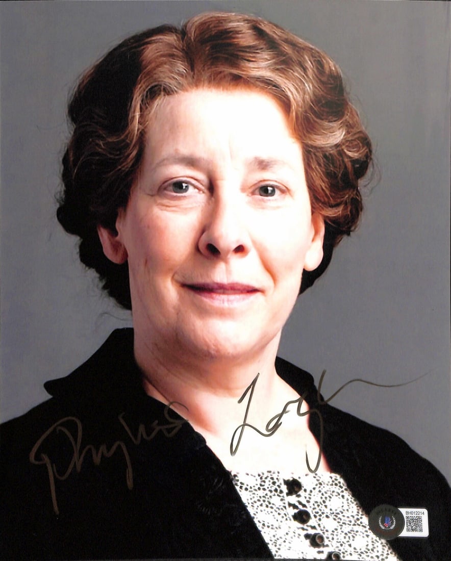 Phyllis Logan Signed Downton Abbey 8x10 Photo Beckett Certified: Phyllis Logan Signed Downton Abbey 8x10 Photo Beckett Certified This is an original 8x10 color photograph signed by Phyllis Logan, renowned for her role as Mrs. Hughes in the acclaimed TV series Downt