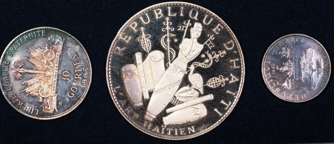 1967 Silver Proof Set of 3 Haiti Commemorative Coins 25 10 5 Gourdes: 1967 Silver Proof Set of 3 Haiti Commemorative Coins 25 10 5 Gourdes This is a 1967 Haiti 3-coin silver proof commemorative set featuring denominations of 25, 10, and 5 Gourdes. The coins are uncircul