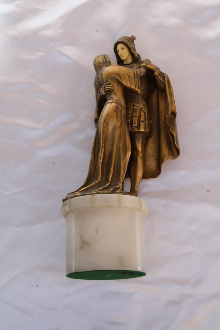 French Art Deco Bronze Lovers Sculpture on Marble Base 8.75 Inches: French Art Deco Bronze Lovers Sculpture on Marble Base 8.75 Inches This exquisite French Art Deco statue beautifully captures the intimate moment between two lovers, crafted from bronze or metal and s