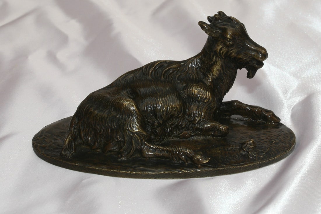 19th Century French Bronze Goat Sculpture Beautiful Patina: 19th Century French Bronze Goat Sculpture Beautiful Patina Presenting a magnificent 19th century French bronze goat, showcasing exquisite craftsmanship with remarkable detail and a beautiful patina. T