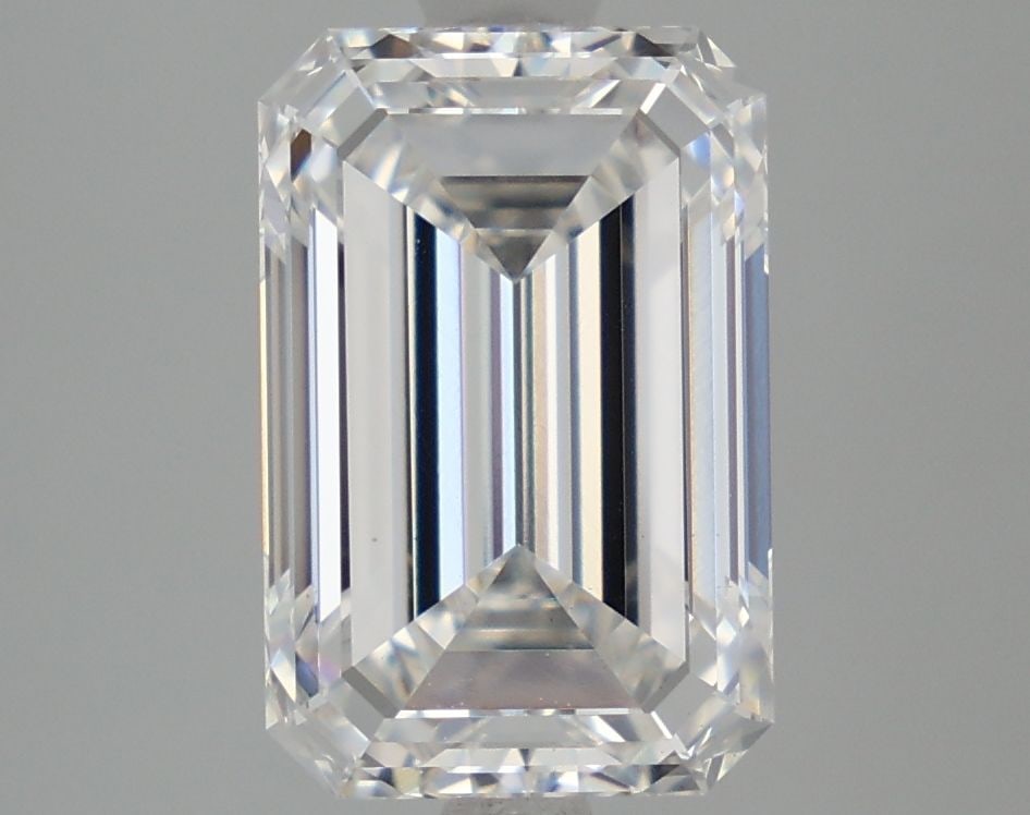 Loose Diamond - EMERALD 4.01ct F VS1: Loose Diamond - EMERALD 4.01ct F VS1 Source: This is a real non-mined Diamond that has been grown in a lab Shape: EMERALD Carats: 4.01 Color: F Clarity: VS1 Certification: IGI Video: