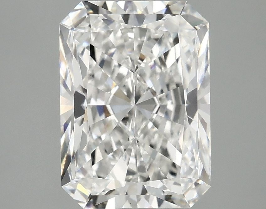 Loose Diamond - RADIANT 3.1ct E VS1: Loose Diamond - RADIANT 3.1ct E VS1 Source: This is a real non-mined Diamond that has been grown in a lab Shape: RADIANT Carats: 3.1 Color: E Clarity: VS1 Certification: IGI Video: