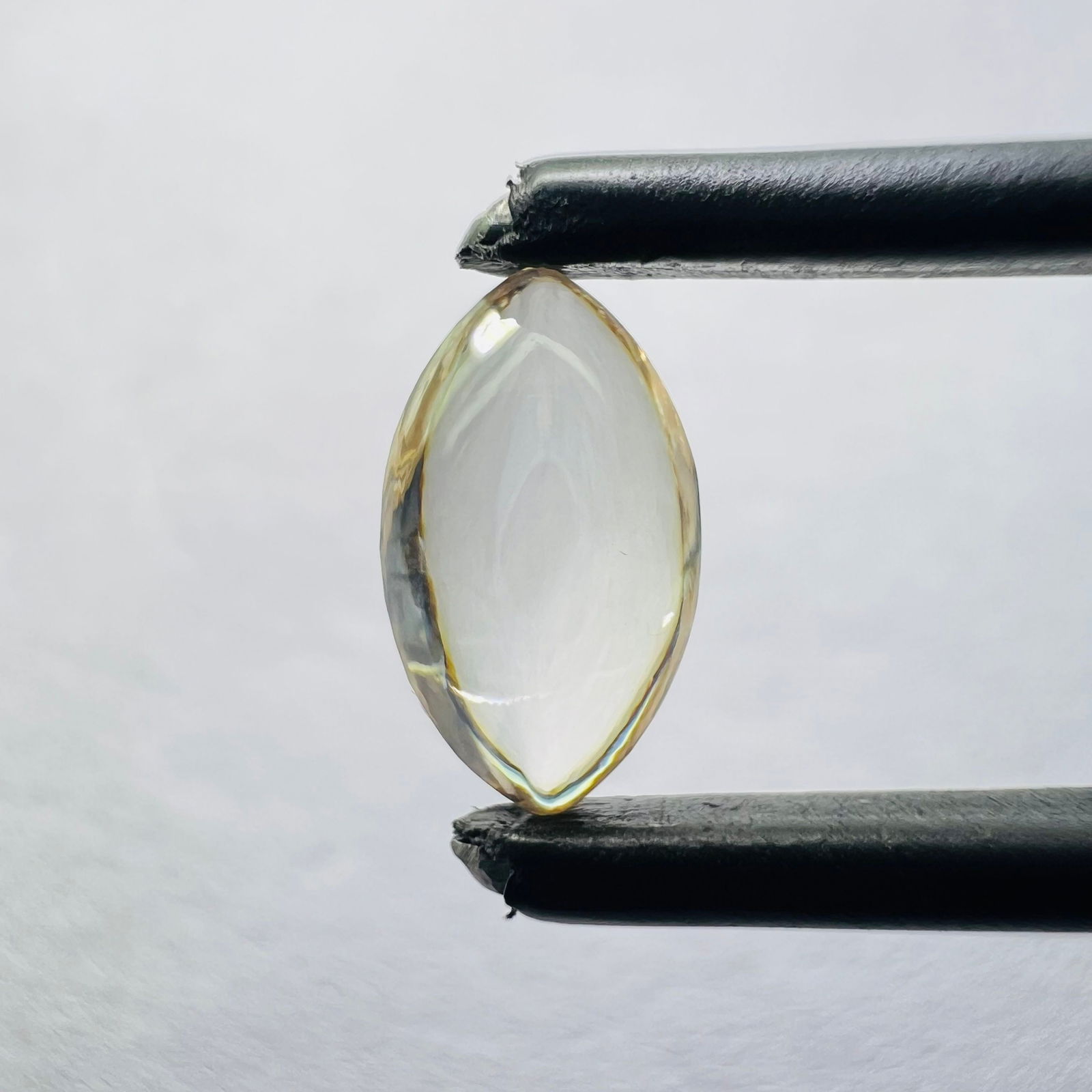 Loose Diamond - MARQUISE 1.3ct Orange VVS2: Loose Diamond - MARQUISE 1.3ct Orange VVS2 Source: This is a real non-mined Diamond that has been grown in a lab Shape: MARQUISE Carats: 1.3 Color: Orange Certification: NONE Video: