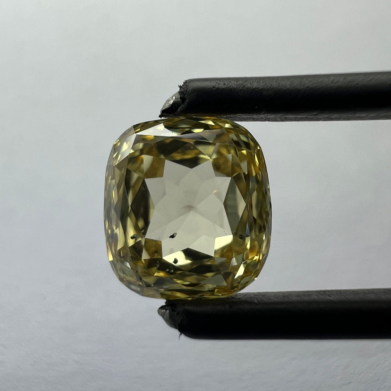Loose Diamond - HEART 1.56ct Green VS1: Loose Diamond - HEART 1.56ct Green VS1 Source: This is a real non-mined Diamond that has been grown in a lab Shape: HEART Carats: 1.56 Color: Green Certification: NONE Additional images available upon