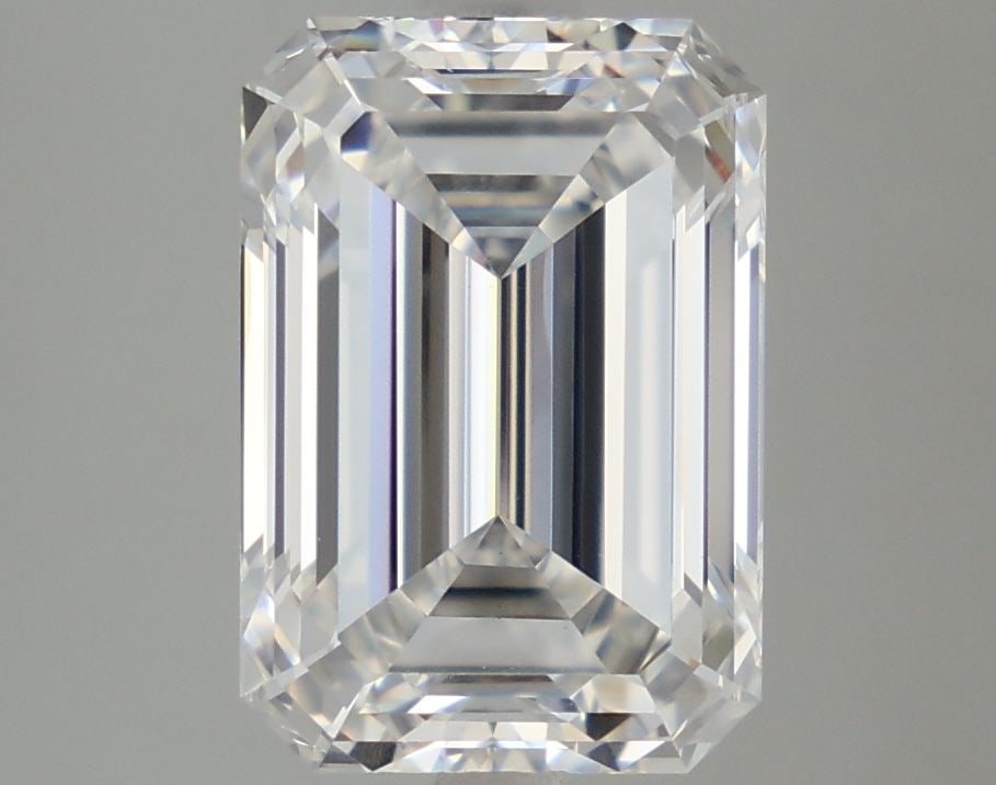 Loose Diamond - EMERALD 4.17ct D VS1: Loose Diamond - EMERALD 4.17ct D VS1 Source: This is a real non-mined Diamond that has been grown in a lab Shape: EMERALD Carats: 4.17 Color: D Clarity: VS1 Certification: IGI Video: