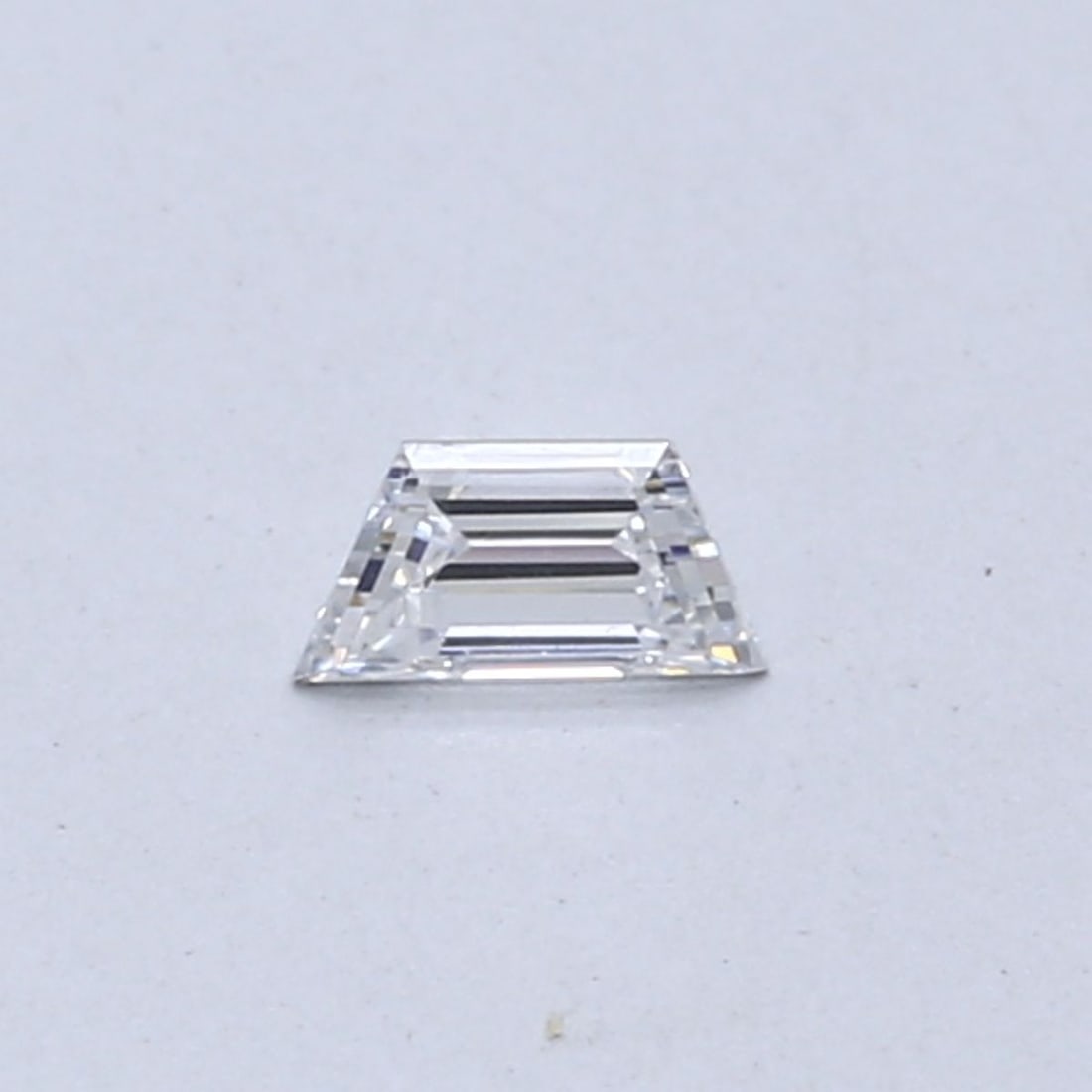 Loose Diamond - TRAPEZOID 0.18ct E VS1: Loose Diamond - TRAPEZOID 0.18ct E VS1 Source: This is a real non-mined Diamond that has been grown in a lab Shape: TRAPEZOID Carats: 0.18 Color: E Clarity: VS1 Certification: NONE Video: