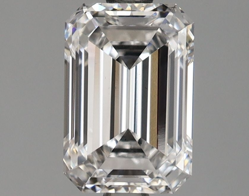Loose Diamond - EMERALD 2.04ct E VS2: Loose Diamond - EMERALD 2.04ct E VS2 Source: This is a real non-mined Diamond that has been grown in a lab Shape: EMERALD Carats: 2.04 Color: E Clarity: VS2 Certification: GIA Video: