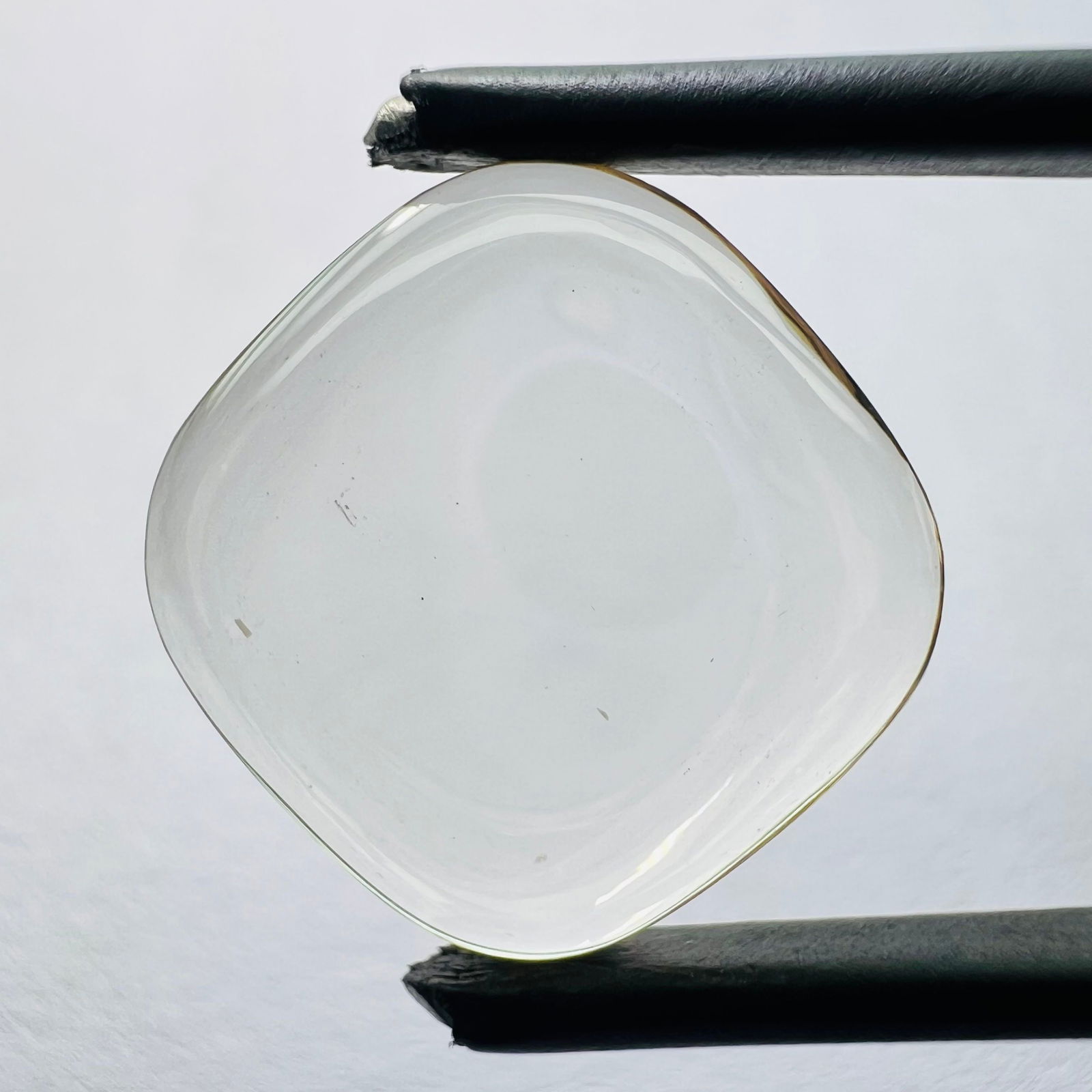 Loose Diamond - CUSHION BRILLIANT 4.38ct Brown SI2: Loose Diamond - CUSHION BRILLIANT 4.38ct Brown SI2 Source: This is a real non-mined Diamond that has been grown in a lab Shape: CUSHION BRILLIANT Carats: 4.38 Color: Brown Certification: NONE Addition