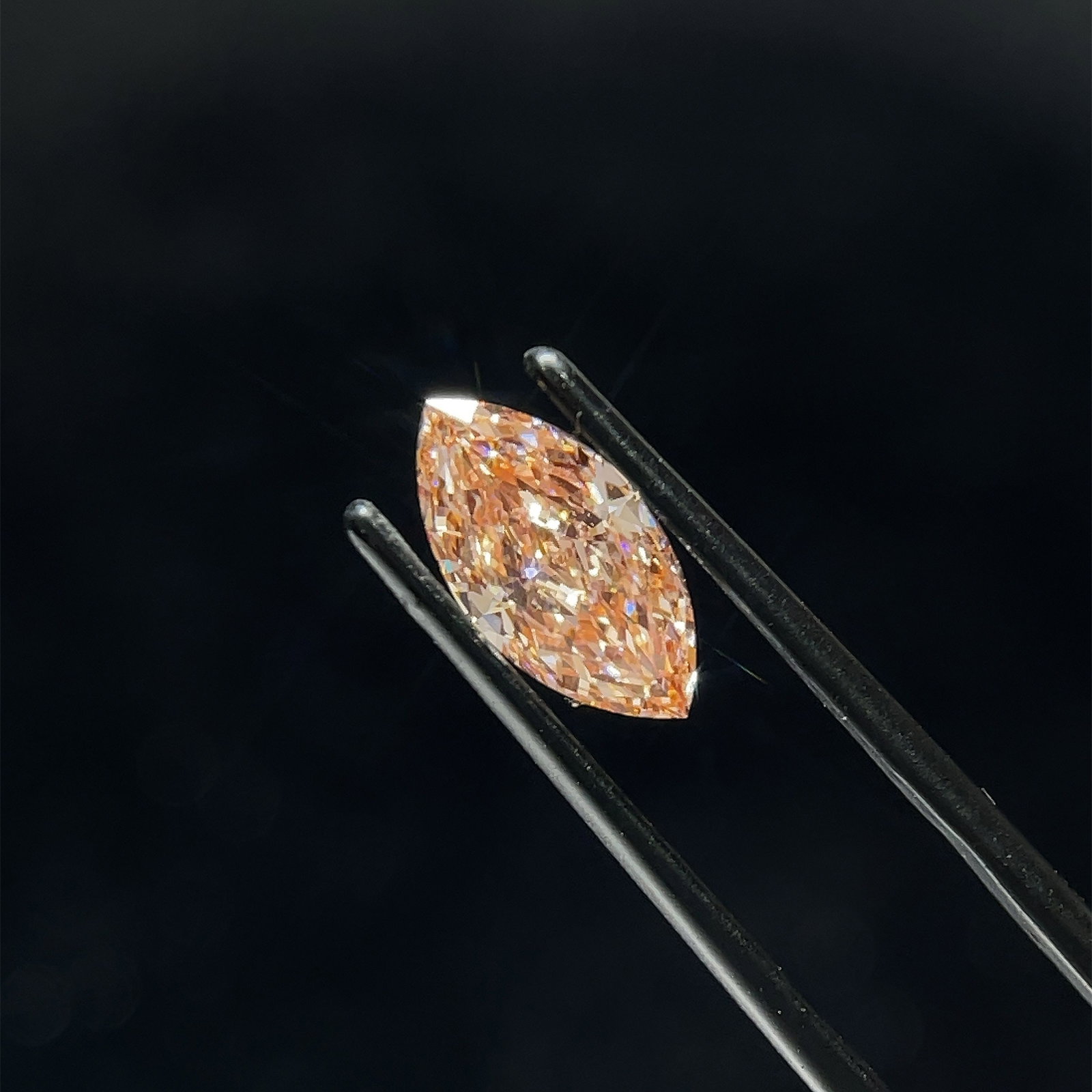 Loose Diamond - MARQUISE 1.73ct Pink VS1: Loose Diamond - MARQUISE 1.73ct Pink VS1 Source: This is a real non-mined Diamond that has been grown in a lab Shape: MARQUISE Carats: 1.73 Color: Pink Certification: NONE Additional images available