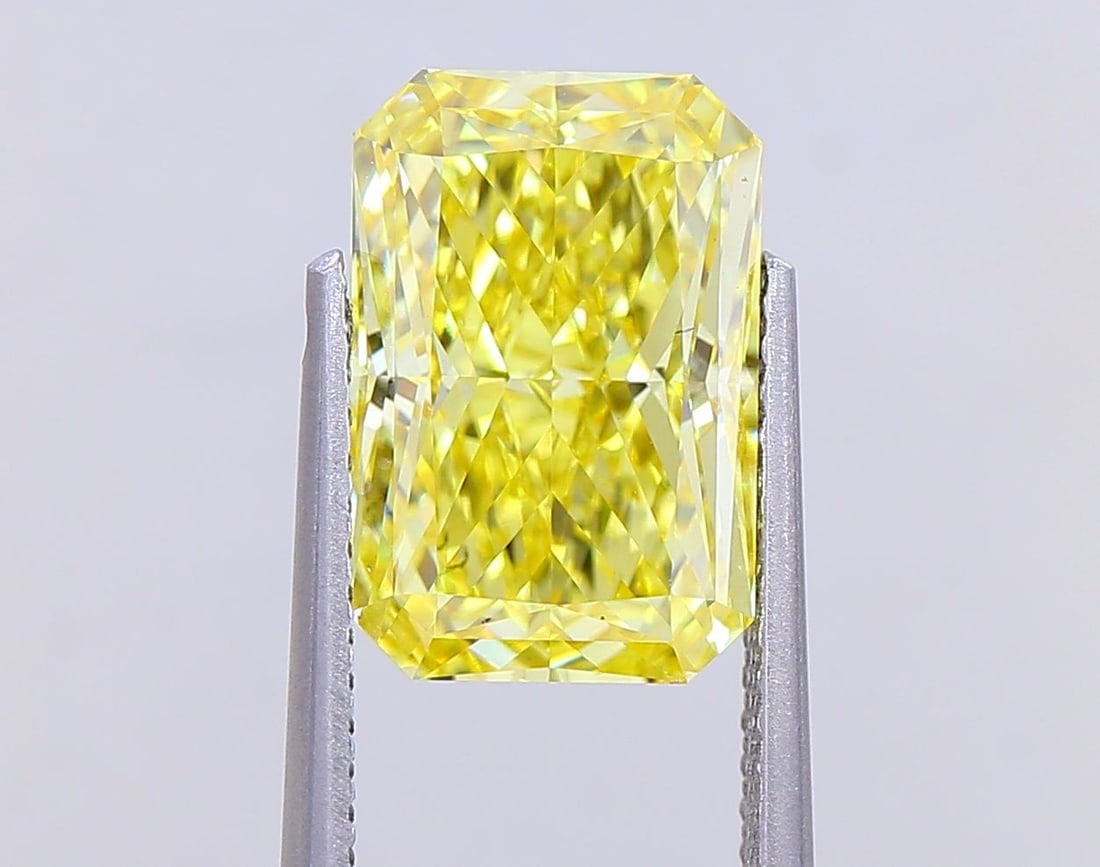 Loose Diamond - RADIANT 4.04ct Fancy Vivid Yellow VS1: Loose Diamond - RADIANT 4.04ct Fancy Vivid Yellow VS1 Source: This is a real non-mined Diamond that has been grown in a lab Shape: RADIANT Carats: 4.04 Color: Fancy Vivid Yellow Certification: IGI Vid