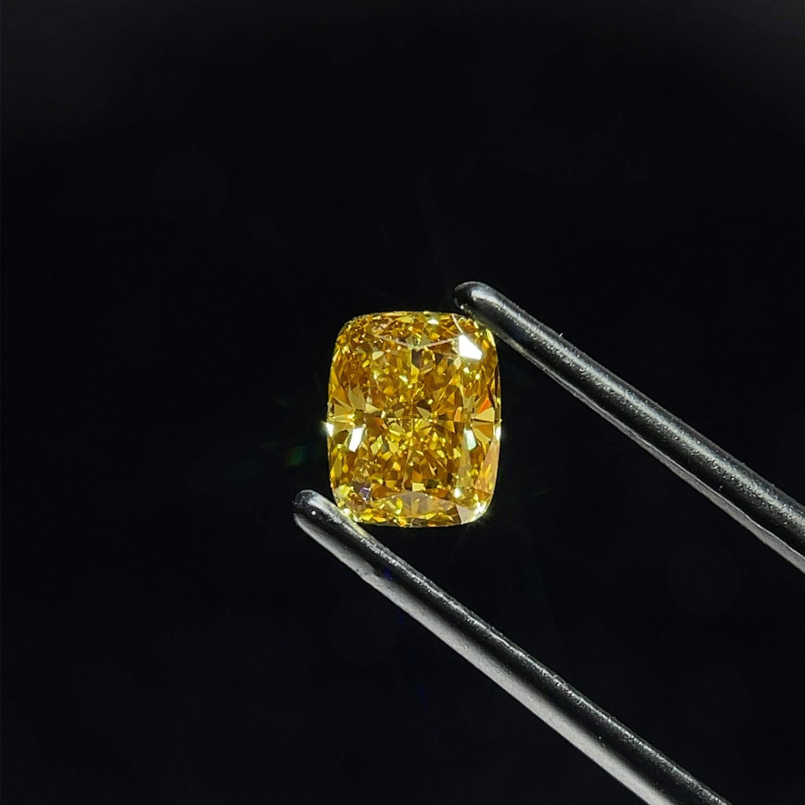 Loose Diamond - CUSHION BRILLIANT 1.17ct Fancy Gray Yellow VS2: Loose Diamond - CUSHION BRILLIANT 1.17ct Fancy Gray Yellow VS2 Source: This is a real non-mined Diamond that has been grown in a lab Shape: CUSHION BRILLIANT Carats: 1.17 Color: Fancy Gray Yellow Cert