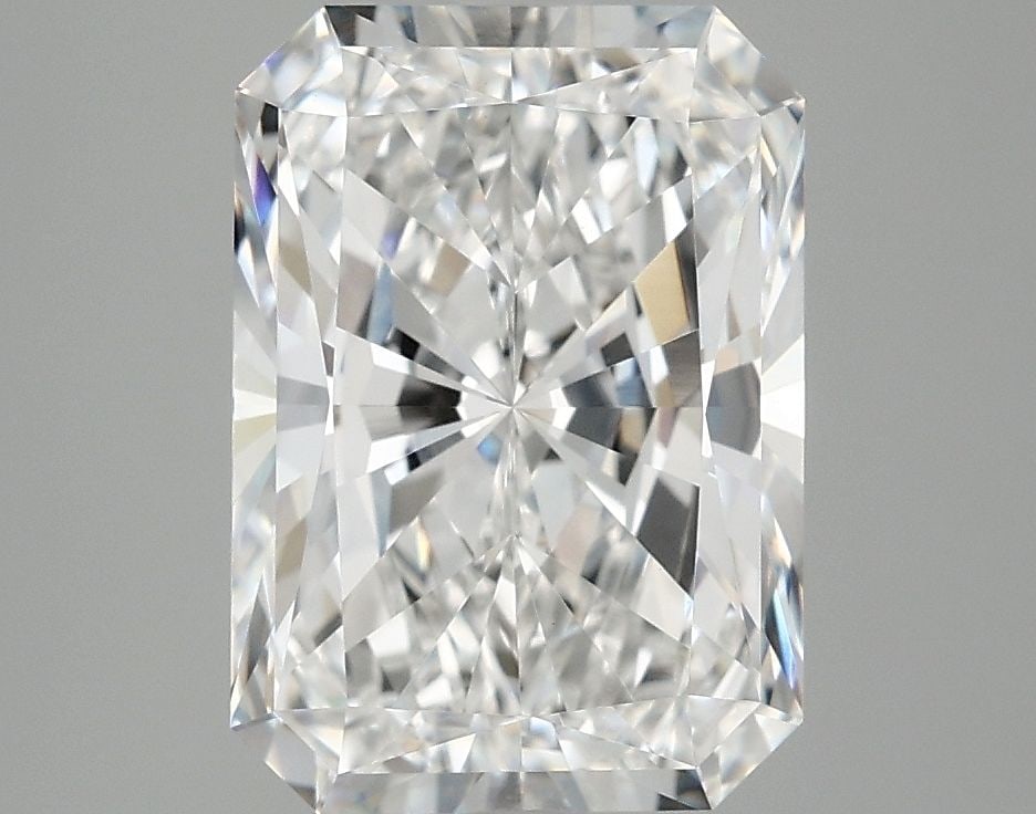 Loose Diamond - RADIANT 3.77ct E VVS2: Loose Diamond - RADIANT 3.77ct E VVS2 Source: This is a real non-mined Diamond that has been grown in a lab Shape: RADIANT Carats: 3.77 Color: E Clarity: VVS2 Certification: IGI Video: Video Link 