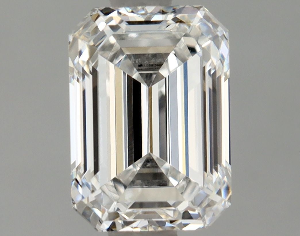 Loose Diamond - EMERALD 1.37ct E VVS2: Loose Diamond - EMERALD 1.37ct E VVS2 Source: This is a real non-mined Diamond that has been grown in a lab Shape: EMERALD Carats: 1.37 Color: E Clarity: VVS2 Certification: IGI Video: