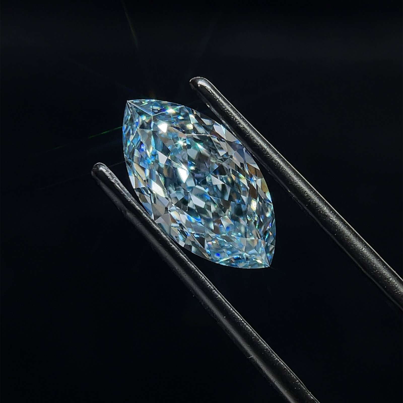 Loose Diamond - MARQUISE 3.07ct Fancy Intense Blue VVS2: Loose Diamond - MARQUISE 3.07ct Fancy Intense Blue VVS2 Source: This is a real non-mined Diamond that has been grown in a lab Shape: MARQUISE Carats: 3.07 Color: Fancy Intense Blue Certification: IGI