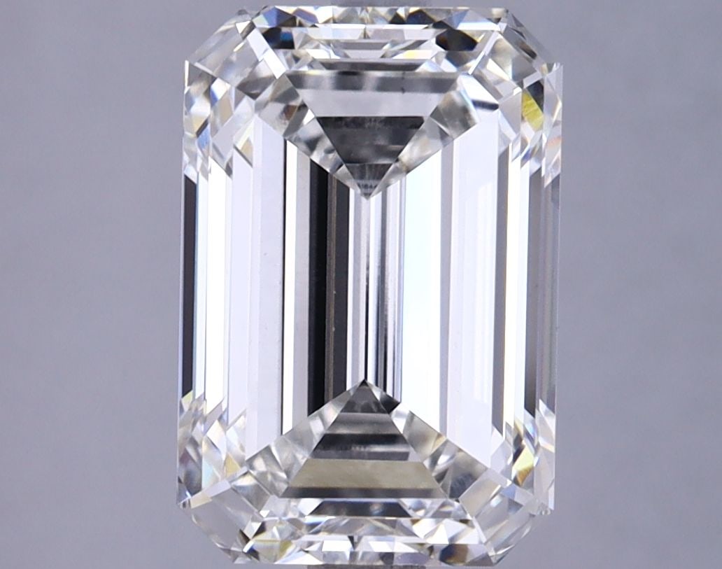 Loose Diamond - EMERALD 3.84ct G VS1: Loose Diamond - EMERALD 3.84ct G VS1 Source: This is a real non-mined Diamond that has been grown in a lab Shape: EMERALD Carats: 3.84 Color: G Clarity: VS1 Certification: IGI Video: