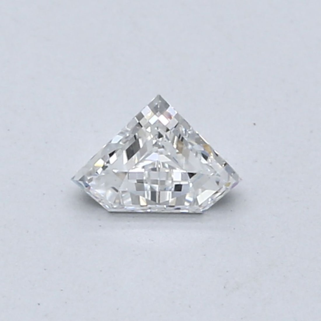 Loose Diamond - PENTAGONAL 0.31ct E VS1: Loose Diamond - PENTAGONAL 0.31ct E VS1 Source: This is a real non-mined Diamond that has been grown in a lab Shape: PENTAGONAL Carats: 0.31 Color: E Clarity: VS1 Certification: NONE Video: