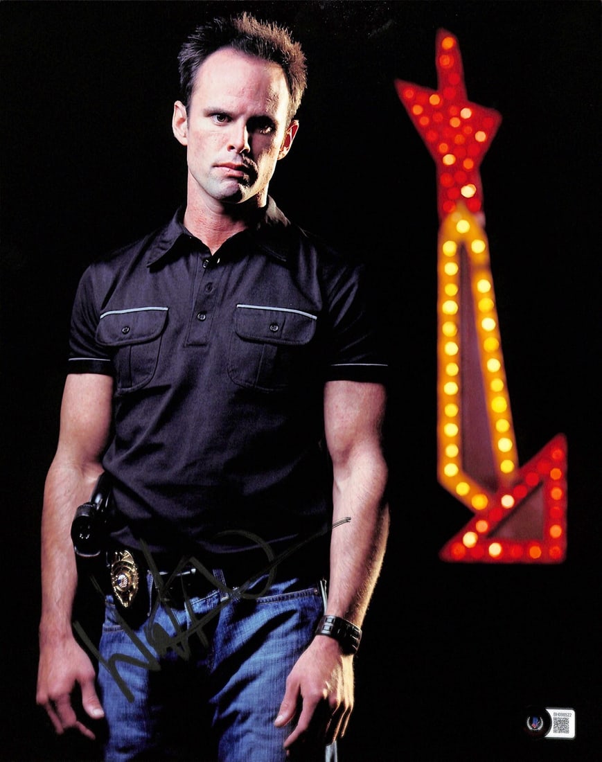 Walton Goggins Signed 11x14 Photo Shane Vendrell Beckett Authenticated: Walton Goggins Signed 11x14 Photo Shane Vendrell Beckett Authenticated This 11x14 photograph features an autographed image of Walton Goggins, renowned for his role as "Shane Vendrell" in the acclaimed
