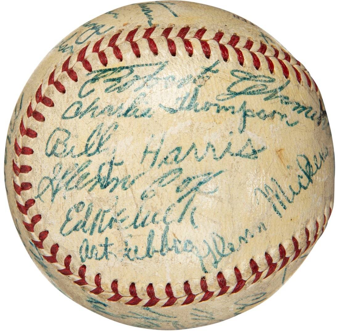 Roberto Clemente 1954 Montreal Royals Signed Baseball PSA Beckett Authenticated: Roberto Clemente 1954 Montreal Royals Signed Baseball PSA Beckett Authenticated This remarkable item is a 1954 Montreal Royals Minor League signed baseball featuring the legendary Roberto Clemente. An