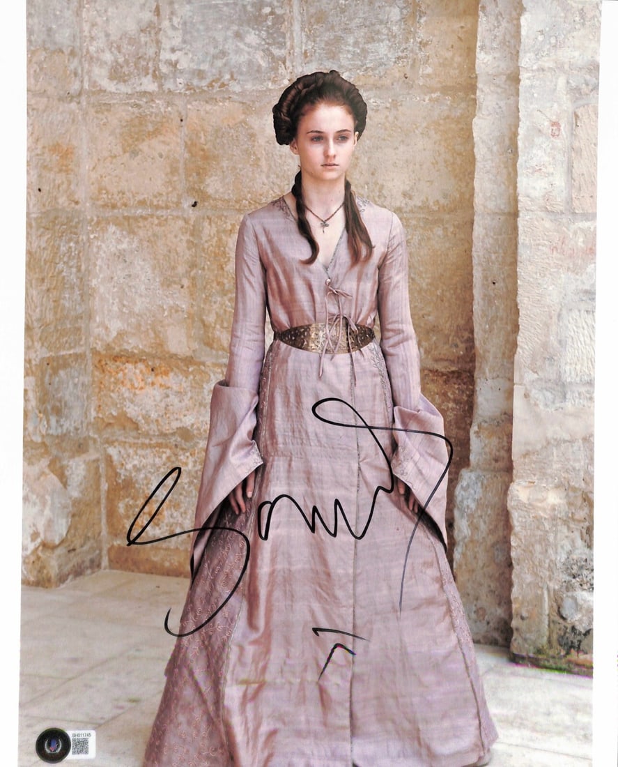 Sophie Turner Sansa Stark Signed 11x14 Photo Beckett Certified: Sophie Turner Sansa Stark Signed 11x14 Photo Beckett Certified This stunning 11x14 photograph features Sophie Turner, renowned for her role as "Sansa Stark" in the acclaimed TV series Game of Thrones.
