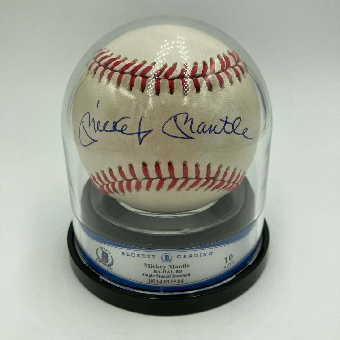 Mickey Mantle Signed AL Baseball Beckett 10 GEM MINT Upper Deck Authenticated: Mickey Mantle Signed AL Baseball Beckett 10 GEM MINT Upper Deck Authenticated This is an original Mickey Mantle signed American League baseball, expertly graded as 10 GEM MINT by Beckett Authenticatio