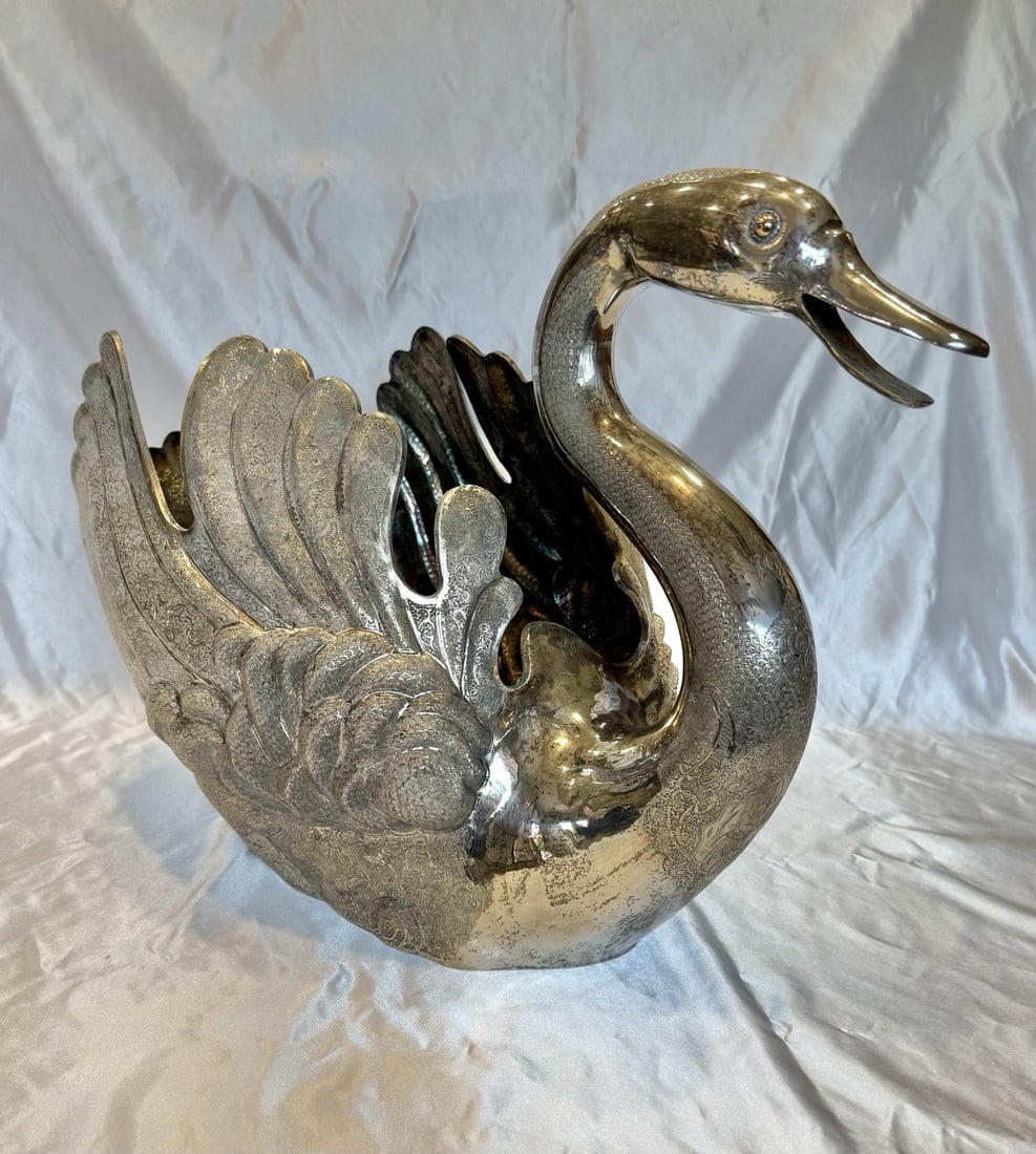 Handmade 84 Proof Silver Swan Centerpiece by Parvaresh 19x13x9: Handmade 84 Proof Silver Swan Centerpiece by Parvaresh 19x13x9 Presenting a stunning handmade swan centerpiece crafted from continental 84 proof silver. Weighing an impressive 2665.40g (85.70 troy oun