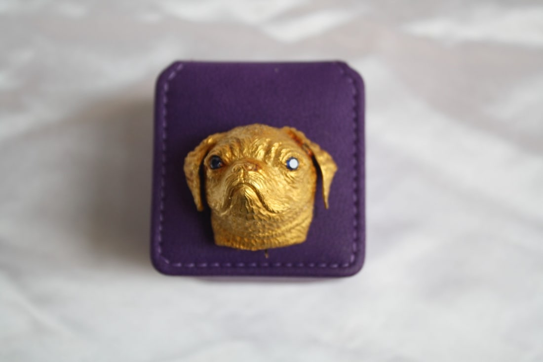 French Mid 1900s 14K Yellow Gold Dog Brooch with Sapphire Eyes: French Mid 1900s 14K Yellow Gold Dog Brooch with Sapphire Eyes This exquisite French mid-1900s dog brooch showcases exceptional craftsmanship and detail. Crafted from 14K yellow gold, it features two