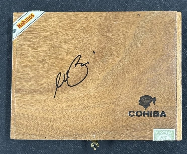 Al Pacino Autographed Cuban Cigar Box Beckett Authenticated RARE: Al Pacino Autographed Cuban Cigar Box Beckett Authenticated RARE This is a rare Al Pacino autographed Cuban cigar box, authenticated by Beckett. The box was signed on June 27, 2024, and is presented i