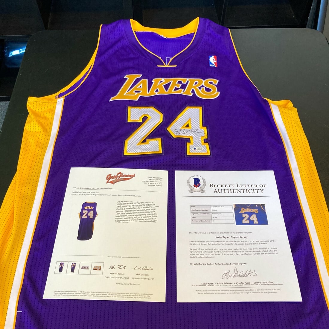 Kobe Bryant Signed 2010-11 Lakers #24 Jersey Beckett Certified: Kobe Bryant Signed 2010-11 Lakers #24 Jersey Beckett Certified This is a rare game-issued jersey from the 2010-11 season, featuring the iconic #24 worn by Kobe Bryant during his time with the Los Ange