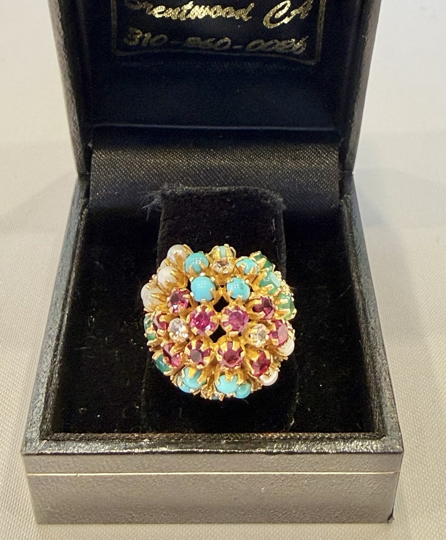 18K Yellow Gold Ring With Turquoise Ruby Glass Pearl Size 8: 18K Yellow Gold Ring With Turquoise Ruby Glass Pearl Size 8 This striking ring features a blend of 18K yellow gold set with turquoise, synthetic rubies, green glass stones imitating emeralds, cubic zi