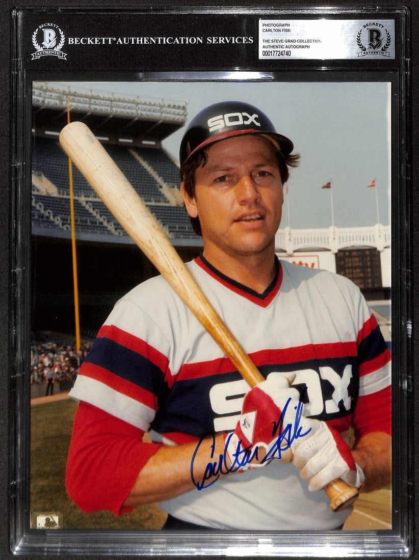 Carlton Fisk Signed 8x10 Photo Chicago White Sox Yankee Stadium Beckett Authenticated: Carlton Fisk Signed 8x10 Photo Chicago White Sox Yankee Stadium Beckett Authenticated Offered is a striking 8x10 photograph signed by Hall of Fame catcher Carlton Fisk, depicted in his Chicago White S