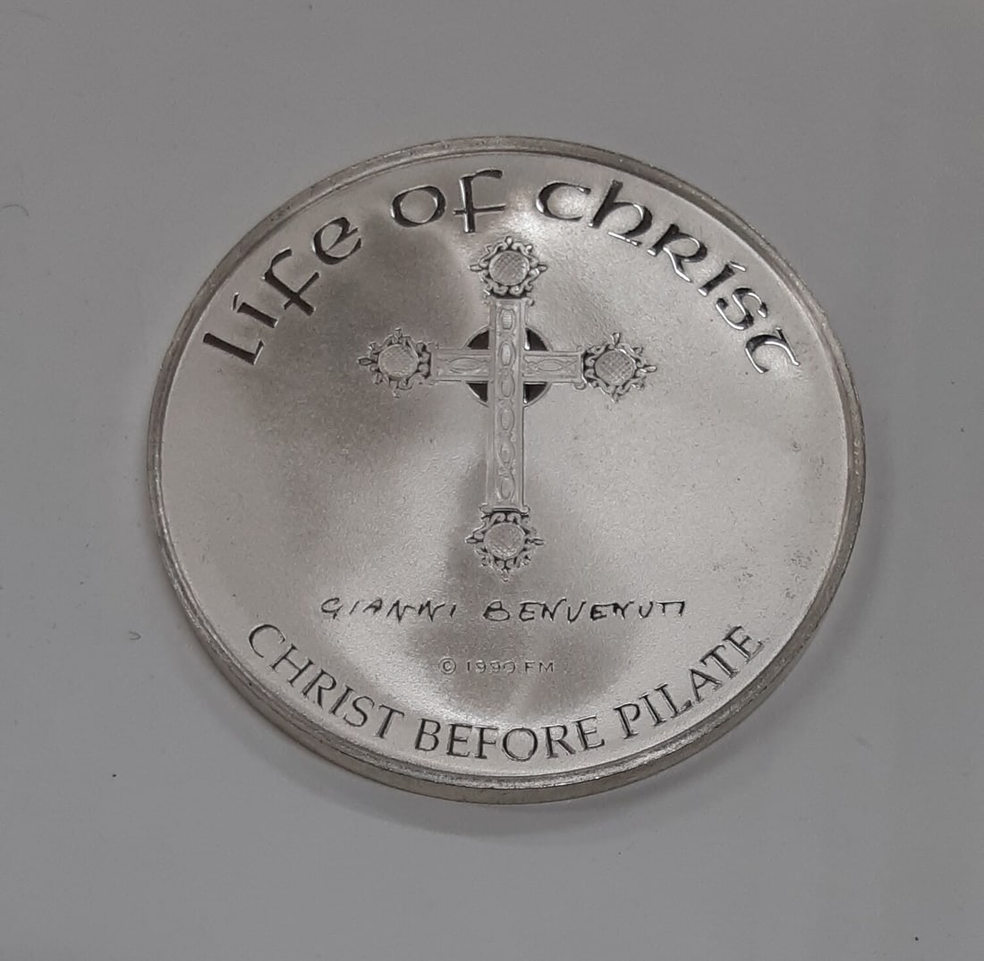 Life of Christ Christ Before Pilate .925 Silver Medal by Benvenuti: Life of Christ Christ Before Pilate .925 Silver Medal by Benvenuti This Franklin Mint Life of Christ medal features the artwork of Gianni Benvenuti, depicting Christ Before Pilate. Struck in sterling