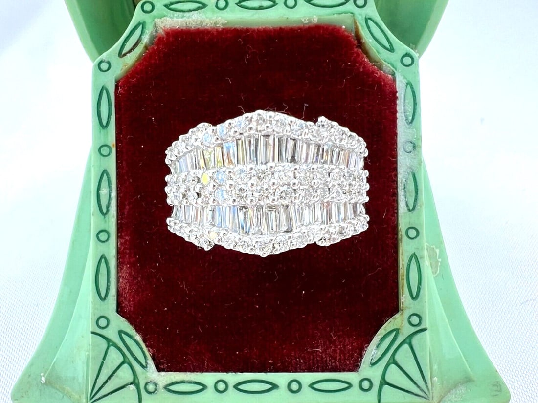 French 18K White Gold Diamond Ring 2.15 ct Size 7 with Bakelite Box: French 18K White Gold Diamond Ring 2.15 ct Size 7 with Bakelite Box This exquisite French 18K white gold diamond ring, size 7, showcases a stunning arrangement of full and baguette-cut diamonds totali