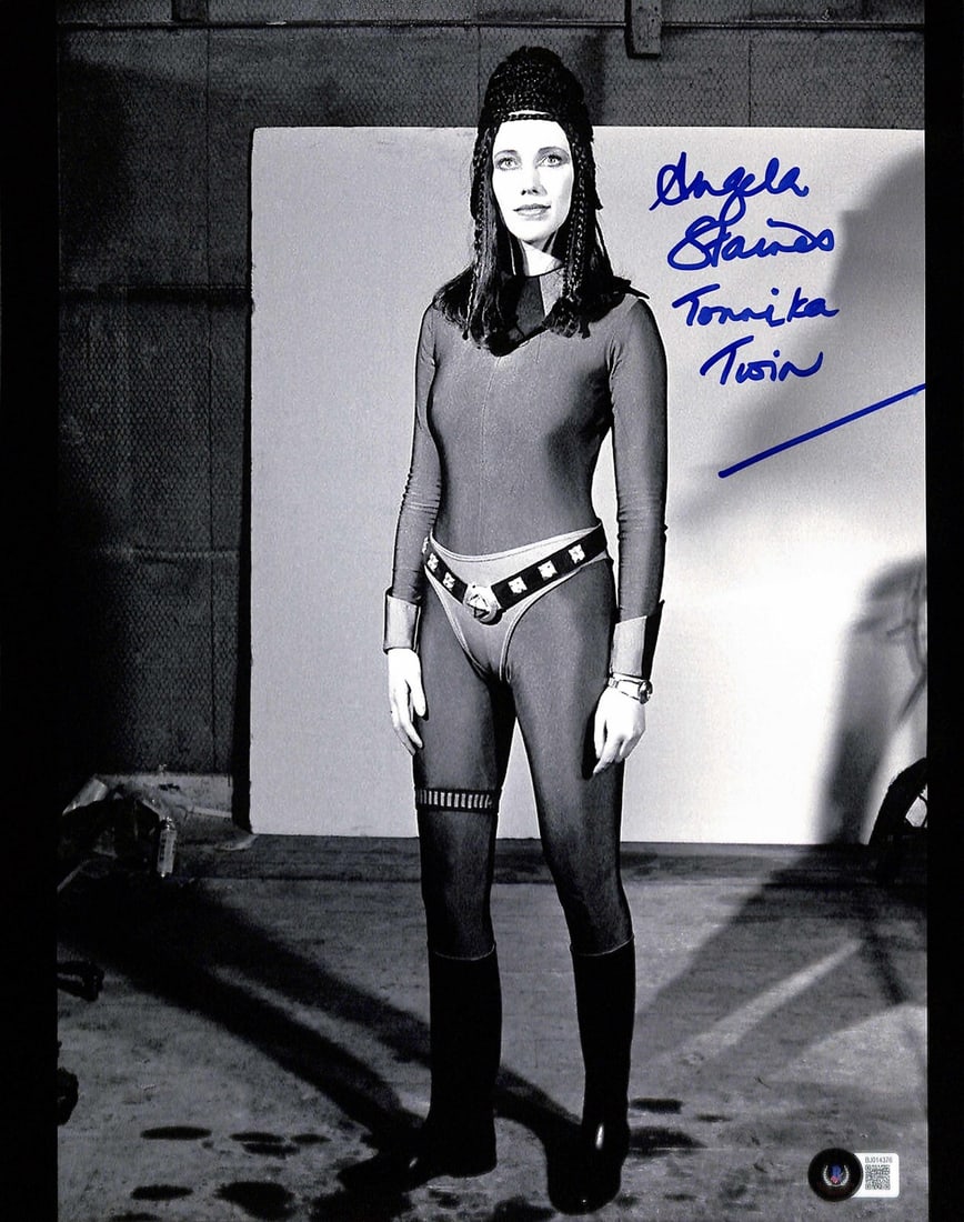 11x14 Star Wars Cantina Photo Signed by Angela Staines Beckett Authenticated: 11x14 Star Wars Cantina Photo Signed by Angela Staines Beckett Authenticated This 11x14 color photograph features Angela Staines, who portrayed one of the Tonnika Twins in the Cantina scene from Star
