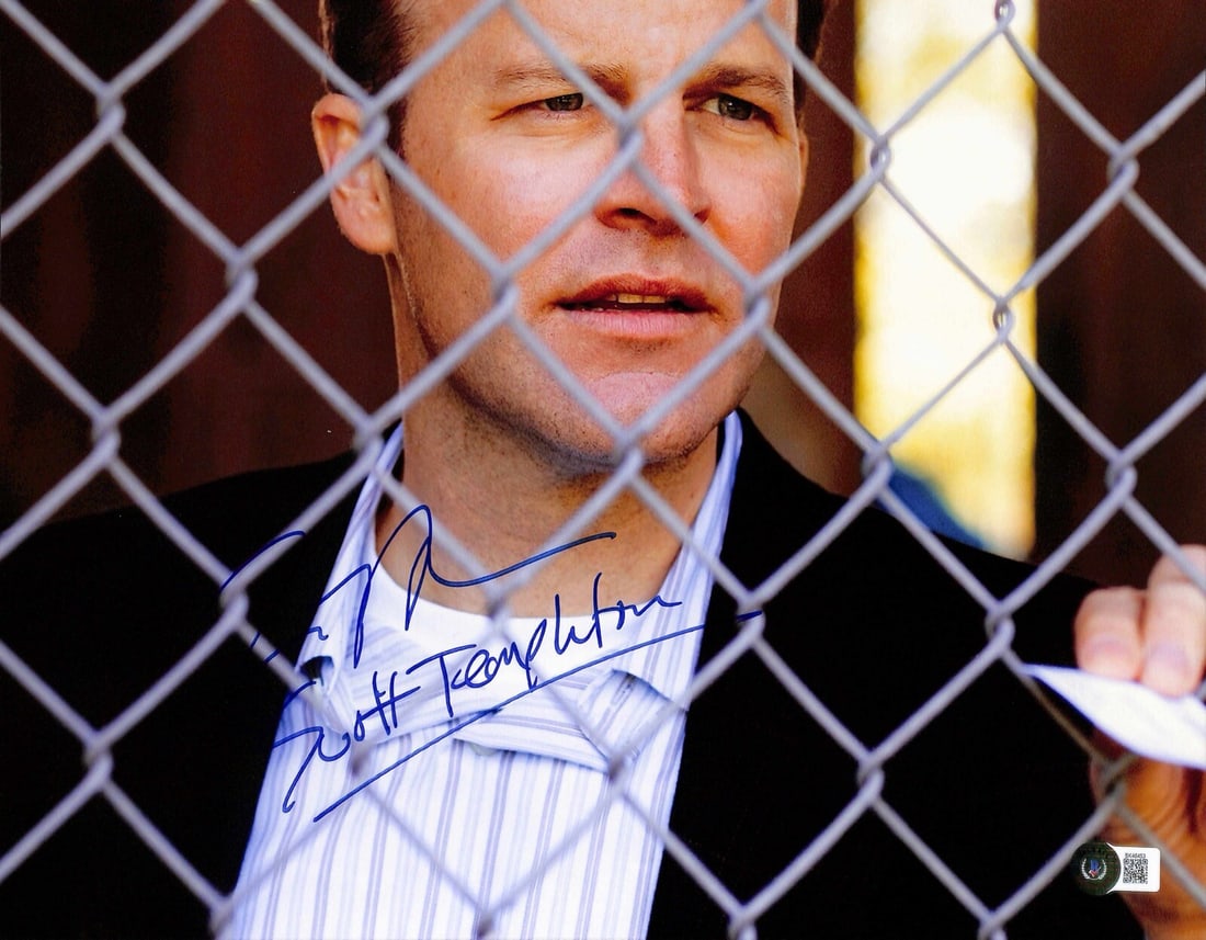 Tom McCarthy Signed 11x14 The Wire Photo Beckett Certified: Tom McCarthy Signed 11x14 The Wire Photo Beckett Certified This 11x14 photograph features Tom McCarthy, known for his role as Scott Templeton in the acclaimed TV series The Wire. The photograph is aut