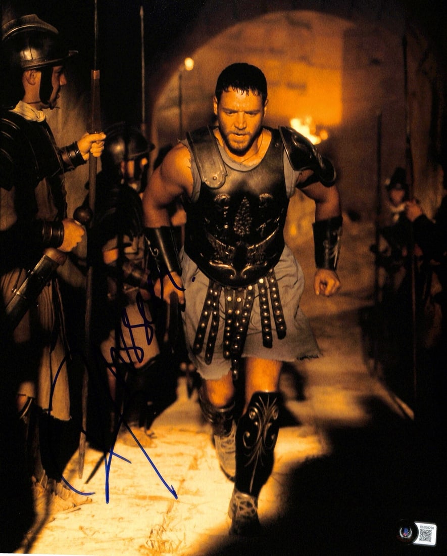 Russell Crowe Gladiator Maximus Signed 11x14 Photo Beckett Certified: Russell Crowe Gladiator Maximus Signed 11x14 Photo Beckett Certified Capture a piece of cinematic history with this stunning 11x14 photograph of Russell Crowe as "Maximus" from the epic film Gladiator