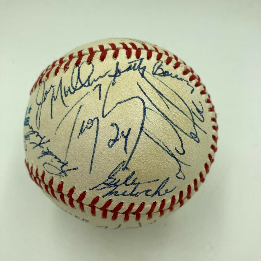 1990-91 Pittsburgh Penguins Team Signed Baseball with Beckett COA: 1990-91 Pittsburgh Penguins Team Signed Baseball with Beckett COA Celebrate the historic achievement of the Pittsburgh Penguins with this rare 1990 Pittsburgh Penguins Team Signed Official American Le