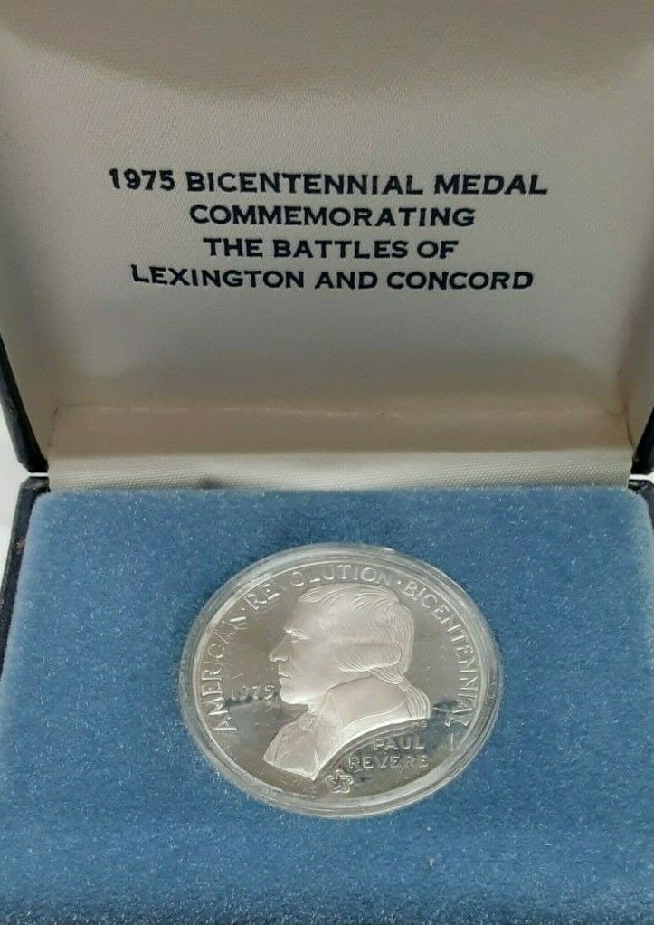 American Revolution Bicentennial 1975 Sterling Silver Paul Revere Medal in Mint Box: American Revolution Bicentennial 1975 Sterling Silver Paul Revere Medal in Mint Box This 1975 American Revolution Bicentennial silver medal was issued by the U.S. Mint and is crafted from sterling sil