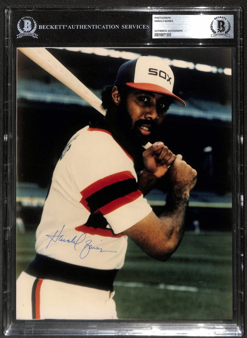 Harold Baines Signed 8x10 Photo Beckett Authenticated White Sox: Harold Baines Signed 8x10 Photo Beckett Authenticated White Sox This is a vintage 8x10 color photograph of Harold Baines, the Hall of Fame designated hitter and outfielder for the Chicago White Sox. T