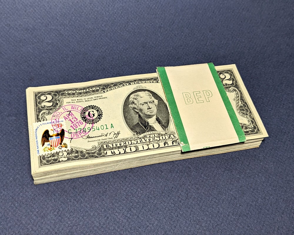 1976 $2 Federal Reserve Note First Day Issue Chicago Gem Uncirculated 100pc (1 of 1)