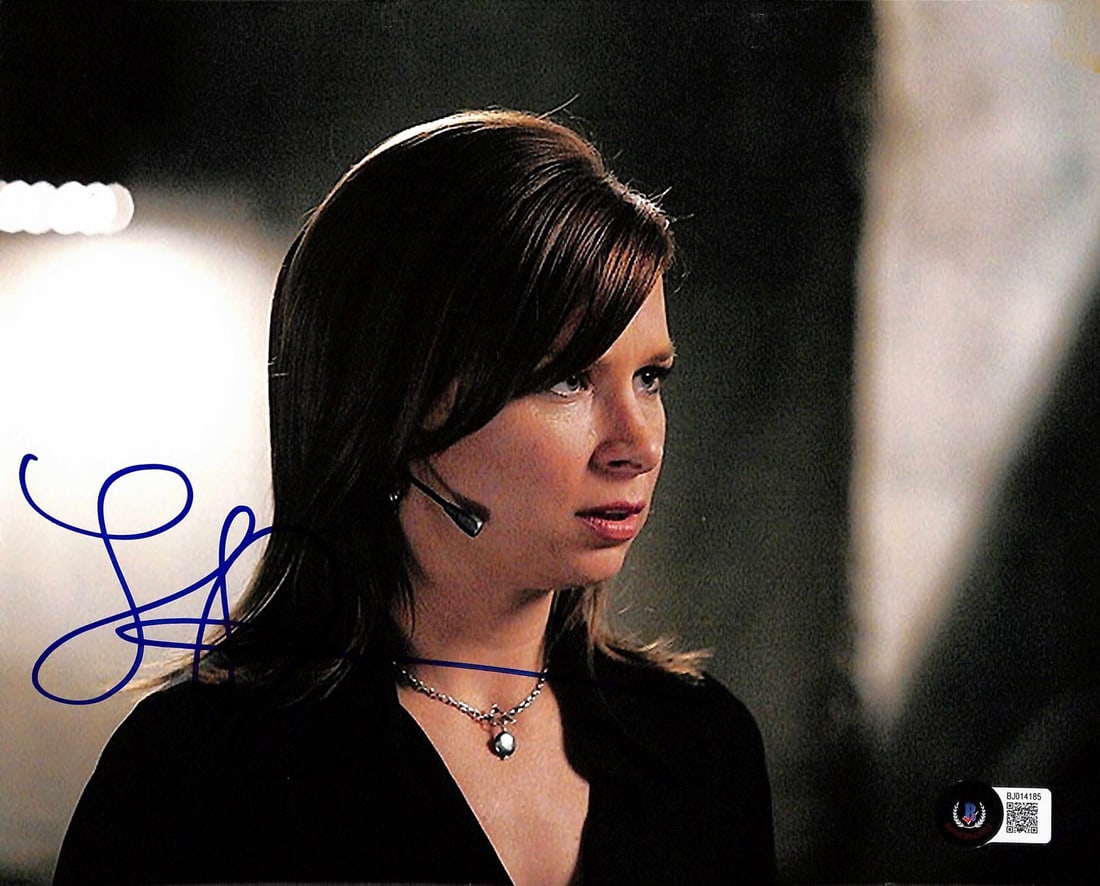 8x10 Autographed Photo of Mary Lynn Rajskub as Chloe O'Brien from 24 with Beckett COA: 8x10 Autographed Photo of Mary Lynn Rajskub as Chloe O'Brien from 24 with Beckett COA This is an autographed 8x10 color photograph signed in blue permanent marker by Mary Lynn Rajskub, who portrayed C