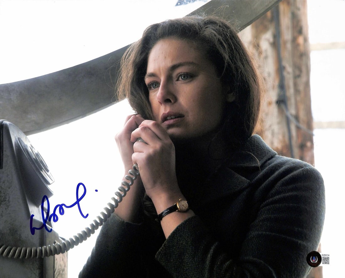 Alexa Davalos Signed 11x14 Photo Juliana Crain The Man in the High Castle Beckett Certified: Alexa Davalos Signed 11x14 Photo Juliana Crain The Man in the High Castle Beckett Certified This is an original autographed 11x14 photograph of actress Alexa Davalos, known for her role as "Juliana Cr