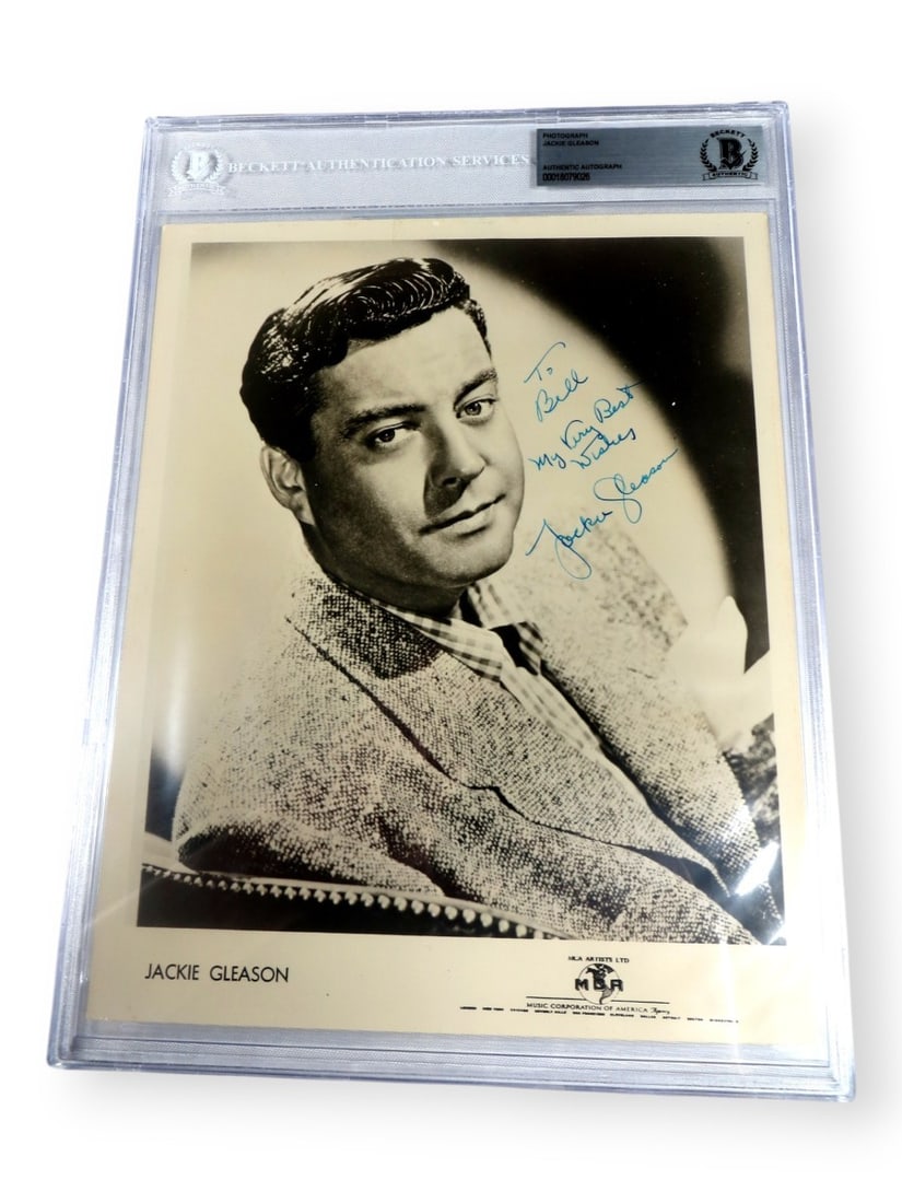 Jackie Gleason Signed 8X10 Photo The Honeymooners Beckett Authenticated: Jackie Gleason Signed 8X10 Photo The Honeymooners Beckett Authenticated This stunning autographed 8X10 photograph of Jackie Gleason captures a moment from his iconic role in 'The Honeymooners.' The ph