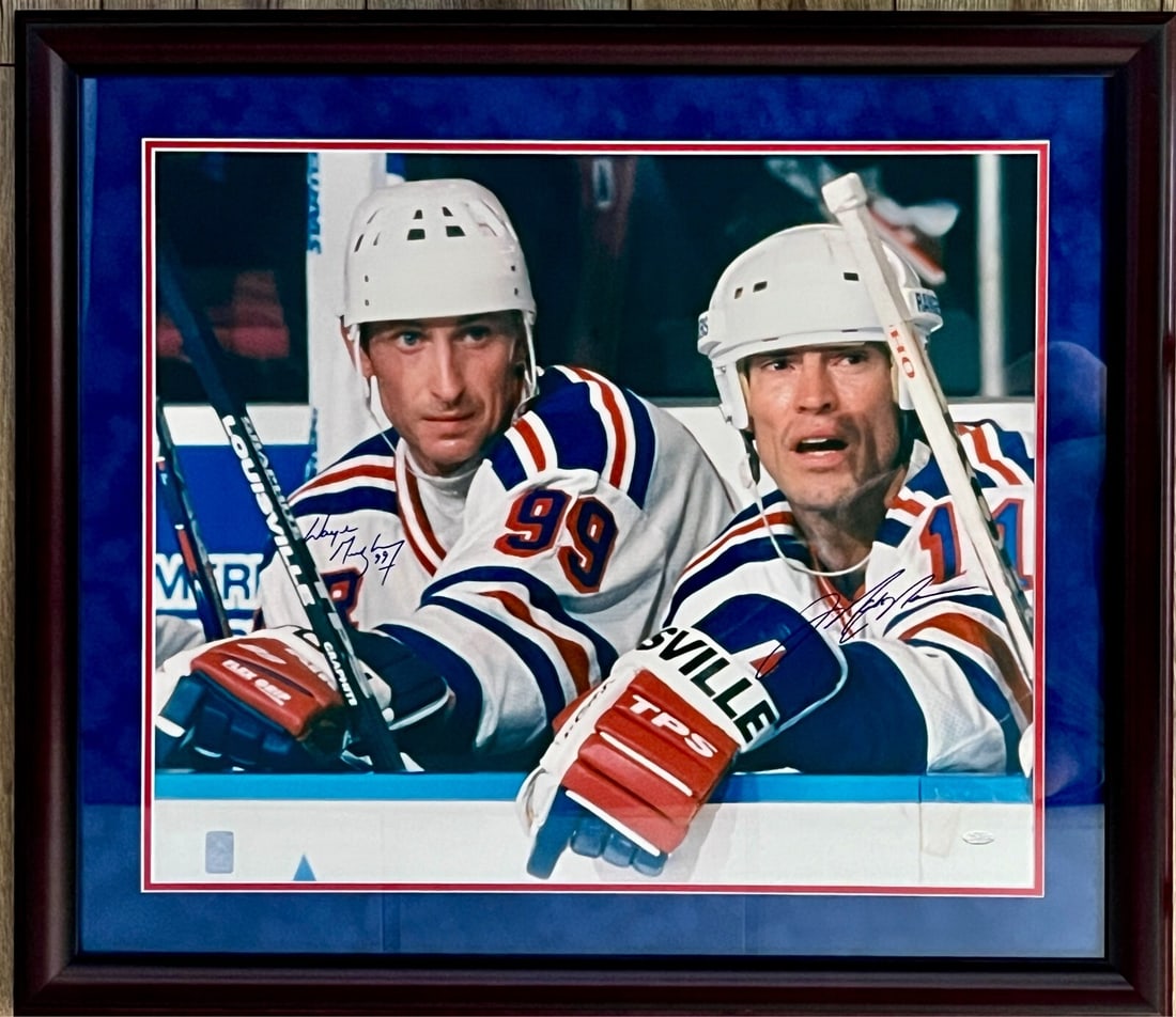 Wayne Gretzky Mark Messier Signed 20x24 Framed Display Steiner Authenticated: Wayne Gretzky Mark Messier Signed 20x24 Framed Display Steiner Authenticated This stunning 20x24 custom framed display features the autographs of hockey legends Wayne Gretzky and Mark Messier, both Ha