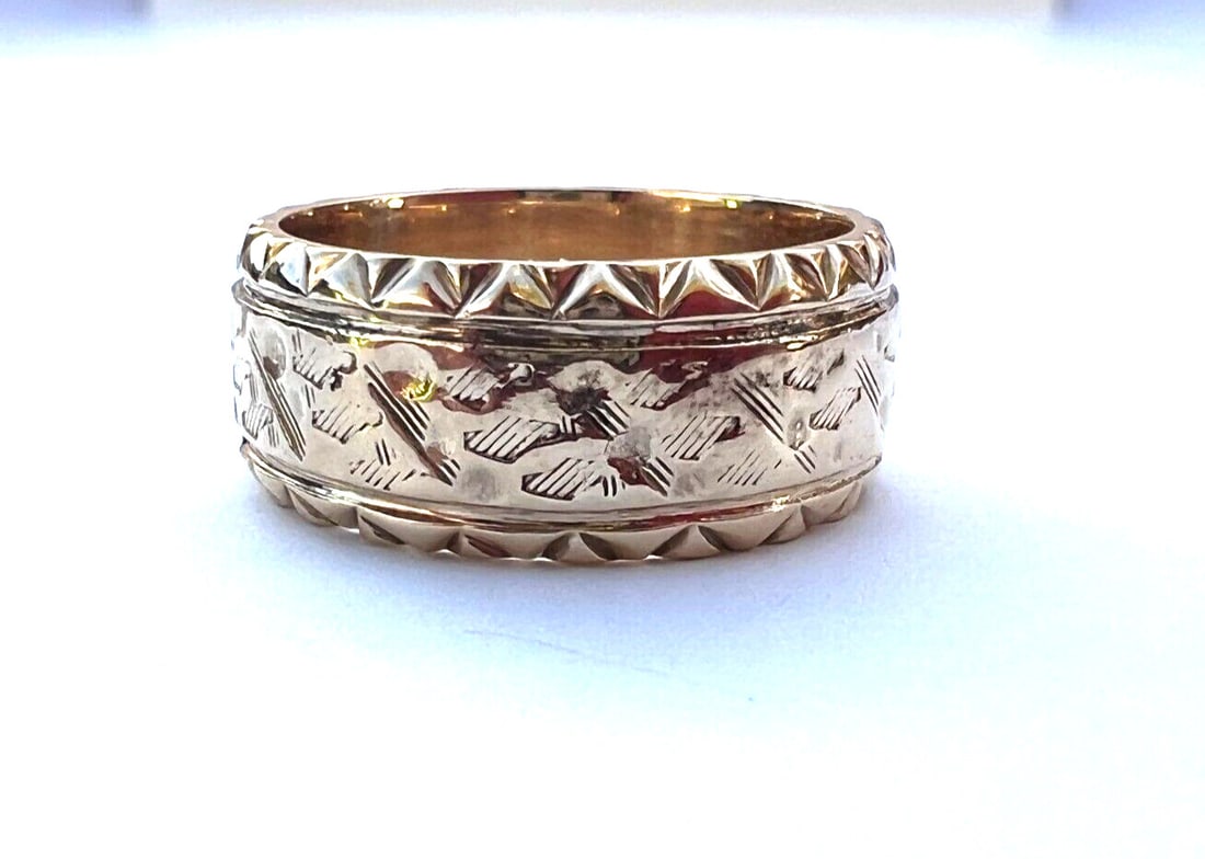 Elegant 14K Yellow Gold Ring Band Size 7 (1 of 7)