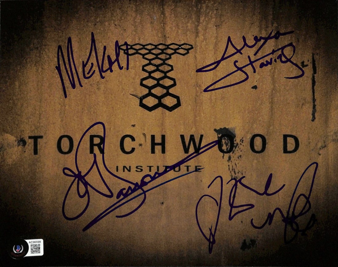 Torchwood Cast Signed 8x10 Photo Beckett Authenticated Barrowman Phifer Havins Myles: Torchwood Cast Signed 8x10 Photo Beckett Authenticated Barrowman Phifer Havins Myles This is a rare multi-signed 8x10 photo from the hit British science fiction series Torchwood, featuring the signatu