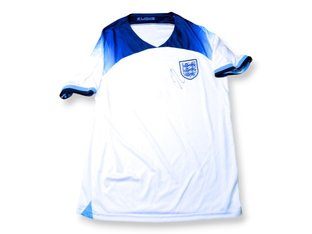 Jude Bellingham Autographed England National Team Jersey Beckett Authenticated: Jude Bellingham Autographed England National Team Jersey Beckett Authenticated This is an authentic autographed jersey of Jude Bellingham, a prominent player of the England National Team. The jersey f