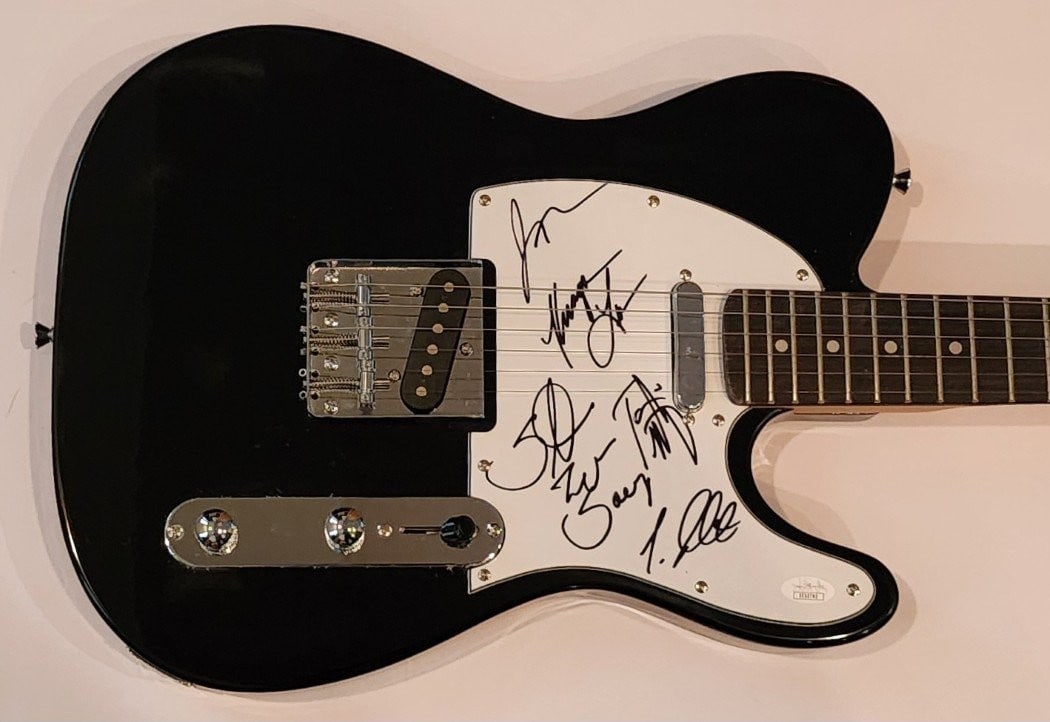Exodus Band Autographed Electric Guitar with JSA Authentications: Exodus Band Autographed Electric Guitar with JSA Authentications This is an original Exodus Band autographed electric guitar, featuring the signatures of Steve Souza, Lee Altos, Kragen Lum, Jack Gibso