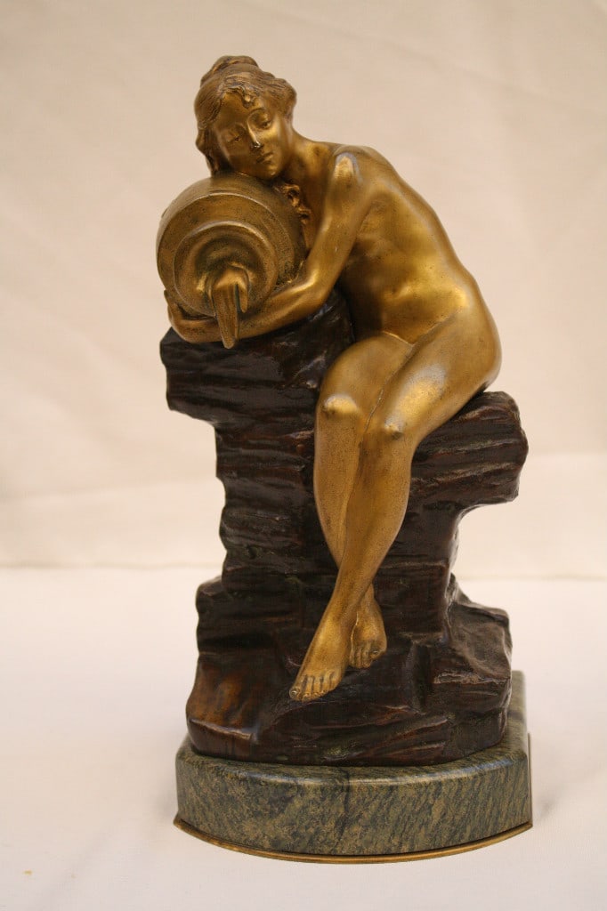 1900 Suzanne Bizard Art Nouveau Bronze Nude Statue: 1900 Suzanne Bizard Art Nouveau Bronze Nude Statue This exquisite 1900 French Art Nouveau bronze statue features a nude woman elegantly holding a jar, created by the esteemed artist Suzanne Bizard (18